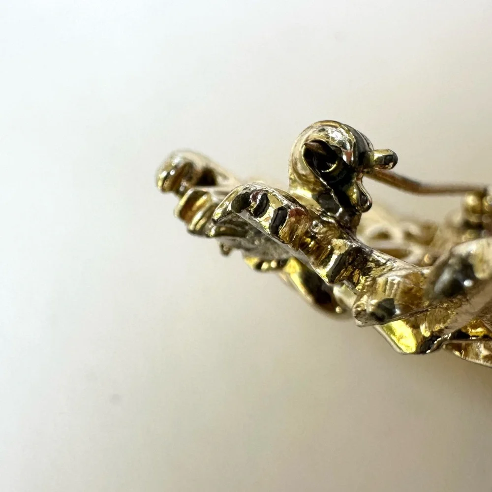Vintage Sarah Coventry Gold and Silver Tone Circle Leaf Brooch Pin